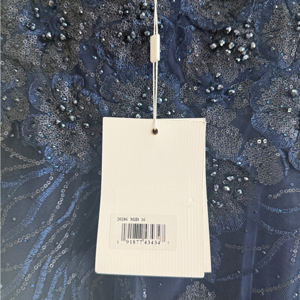 Elegant Navy Lace Dress - Picture 5 of 9